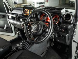 Suzuki Jimny 1.5 GLX AllGrip 3-door manual - Image 15