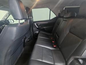 Toyota Fortuner 2.4GD-6 manual - Image 10