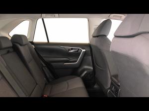 Toyota RAV4 2.0 GX auto - Image 12