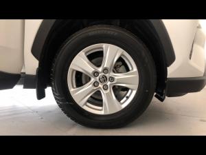Toyota RAV4 2.0 GX auto - Image 17