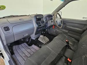 Nissan NP300 Hardbody 2 - Image 7
