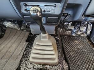 Nissan NP300 Hardbody 2 - Image 9