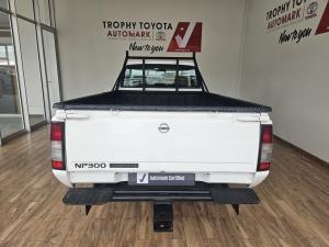 Nissan NP300 Hardbody 2 - Image 5