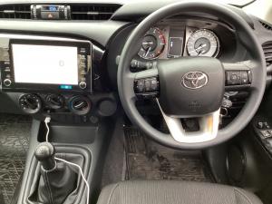 Toyota Hilux 2.4GD-6 double cab Raider manual - Image 6