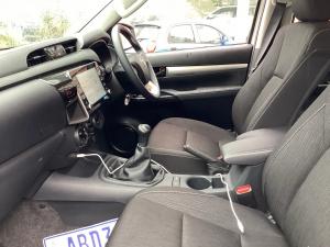 Toyota Hilux 2.4GD-6 double cab Raider manual - Image 7