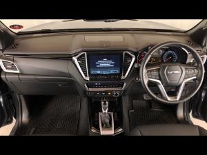 Isuzu D-Max 3.0TD double cab V-Cross 4x4 - Image 6