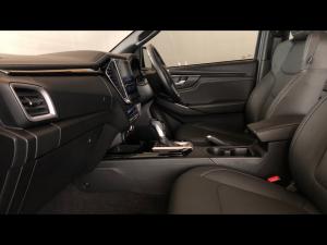 Isuzu D-Max 3.0TD double cab V-Cross 4x4 - Image 7