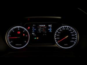 Isuzu D-Max 3.0TD double cab V-Cross 4x4 - Image 9
