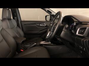 Isuzu D-Max 3.0TD double cab V-Cross 4x4 - Image 10