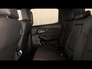 Isuzu D-Max 3.0TD double cab V-Cross 4x4 - Image 11