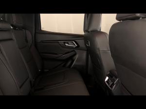 Isuzu D-Max 3.0TD double cab V-Cross 4x4 - Image 12
