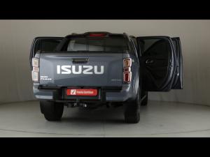 Isuzu D-Max 3.0TD double cab V-Cross 4x4 - Image 24
