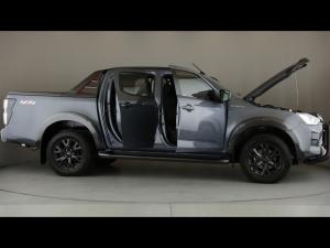Isuzu D-Max 3.0TD double cab V-Cross 4x4 - Image 30