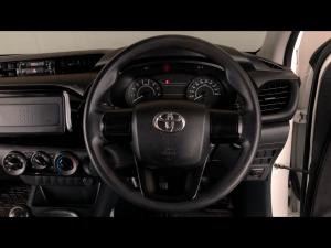 Toyota Hilux 2.0 single cab S (aircon) - Image 8