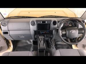 Toyota Land Cruiser 79 2.8GD-6 double cab auto - Image 6
