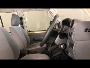 Toyota Land Cruiser 79 2.8GD-6 double cab auto - Image 10