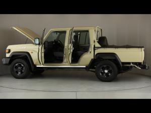 Toyota Land Cruiser 79 2.8GD-6 double cab auto - Image 26