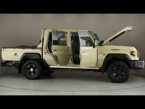Toyota Land Cruiser 79 2.8GD-6 double cab auto - Image 30