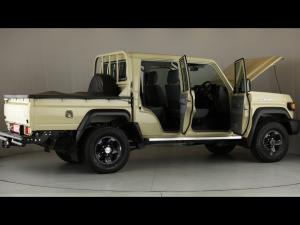 Toyota Land Cruiser 79 2.8GD-6 double cab auto - Image 31