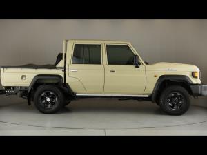 Toyota Land Cruiser 79 2.8GD-6 double cab auto - Image 3