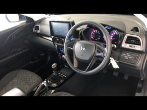 Mahindra XUV 3XO 1.2T MX2 manual - Image 9