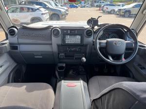 Toyota Land Cruiser 79 4.5D-4D LX V8 single cab - Image 6