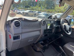 Toyota Land Cruiser 79 4.5D-4D LX V8 single cab - Image 7