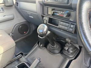 Toyota Land Cruiser 79 4.5D-4D LX V8 single cab - Image 10