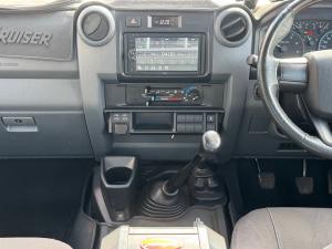 Toyota Land Cruiser 79 4.5D-4D LX V8 single cab - Image 11