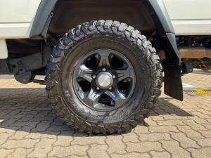 Toyota Land Cruiser 79 4.5D-4D LX V8 single cab - Image 13