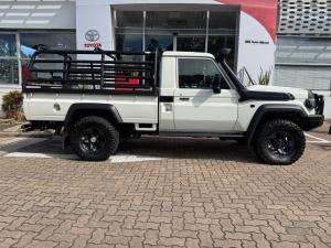 Toyota Land Cruiser 79 4.5D-4D LX V8 single cab - Image 3
