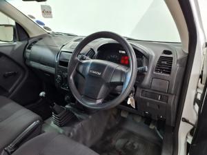 Isuzu D-Max Gen 6 250c single cab - Image 9