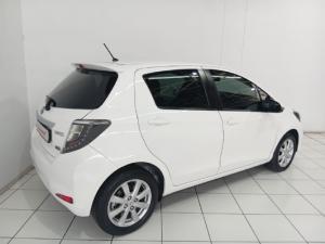 Toyota Yaris 5-door XR HSD - Image 4