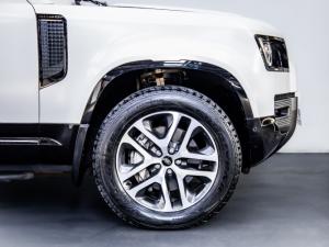 Land Rover Defender 110 D300 X-Dynamic HSE - Image 4