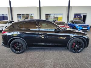 Alfa Romeo Stelvio 2.0T Veloce Q4 - Image 3
