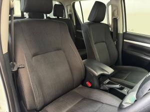 Toyota Hilux 2.4 GD-6 Raider X 4X4 automaticD/C - Image 9