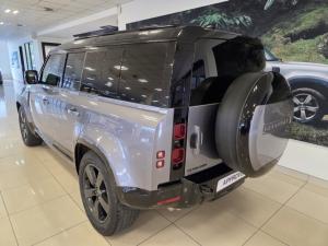 Land Rover Defender 110 D300 X-Dynamic HSE - Image 3