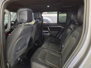 Land Rover Defender 110 D300 X-Dynamic HSE - Image 7