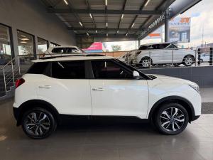 Mahindra XUV300 1.5TD W8 - Image 4