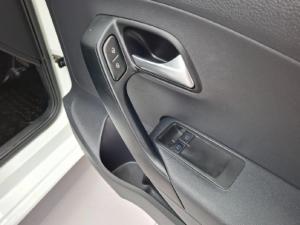 Volkswagen Polo Vivo hatch 1.6 Comfortline auto - Image 9