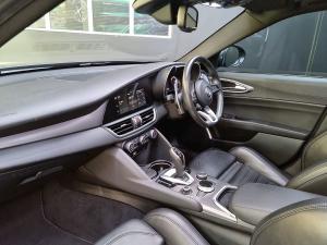 Alfa Romeo Giulia 2.0T Veloce - Image 14