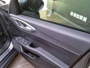Alfa Romeo Giulia 2.0T Veloce - Image 17