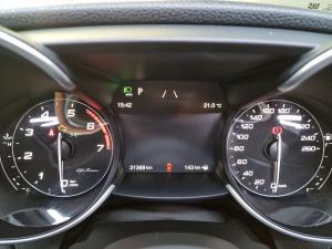 Alfa Romeo Giulia 2.0T Veloce - Image 21