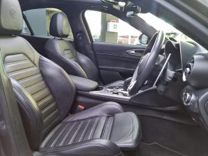 Alfa Romeo Giulia 2.0T Veloce - Image 22