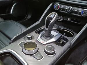 Alfa Romeo Giulia 2.0T Veloce - Image 27