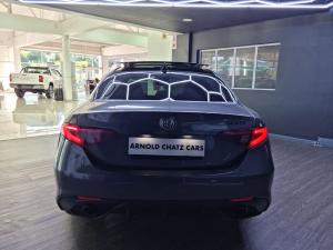 Alfa Romeo Giulia 2.0T Veloce - Image 4