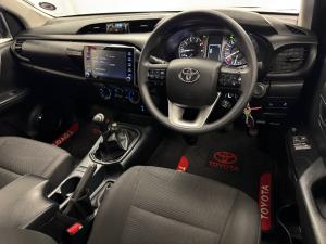 Toyota Hilux 2.4GD-6 single cab Raider manual - Image 6