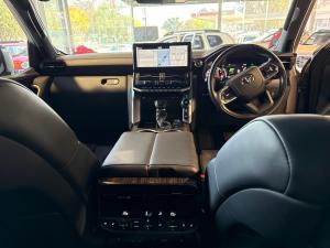 Toyota Land Cruiser 300 3.5T ZX - Image 6