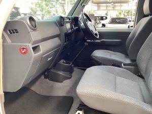 Toyota Land Cruiser 79 4.5D-4D LX V8 single cab - Image 7