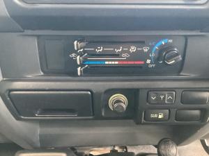 Toyota Land Cruiser 79 4.5D-4D LX V8 single cab - Image 9